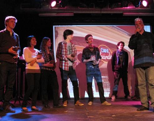 Course instructor Clemens de Lange presenting the "Wise Owl" Award in public venue Speakers in Delft / CASE 2009-2010